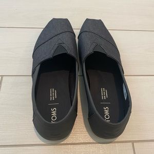 NWOT Tom’s Men’s Black Denim Classic Shoes
